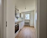 Küche - Einziehen und wohlfühlen ! Ideale, geräumige 2-Zimmer-Wohnung mit Balkon, Einbauküche und Stellplatz