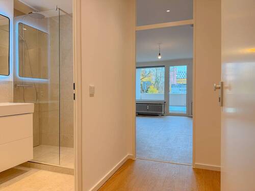 Diele - 1 Zimmer Etagenwohnung zum Kaufen in München