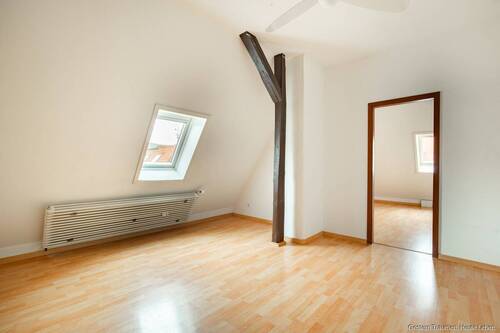 Wohnzimmer - 2 Zimmer Etagenwohnung in Stuttgart / Untertürkheim
