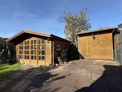 Gartenhaus und Schuppen mit zweiter Terrasse - 