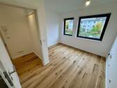 Küche mit Blick zum Flur - 3 Zimmer Etagenwohnung zum Kaufen in Köln