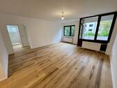 Wohnzimmer mit Blick zum Balko - 
