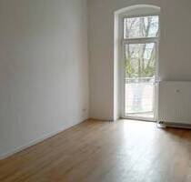 Neurenoviert! * Großzügige 2-Zimmer mit Laminat, Balkon und Wanne in ruhiger Lage! * - Chemnitz Sonnenberg