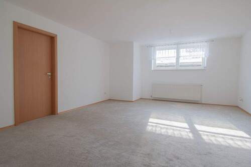 Hobbyraum mit Zugang zum Abstellraum - 