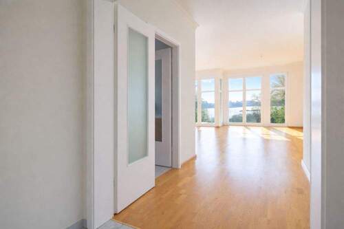 Doppelflügeltür in den Wohnbereich - 4 Zimmer Etagenwohnung zur Miete in Geesthacht