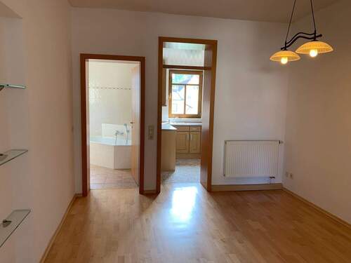 Diele mit Essbereich - 3 Zimmer Etagenwohnung zur Miete in Neustadt an der Aisch