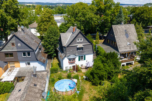 Gesamtasicht mit Garten - 