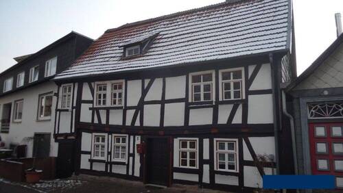 Haus - 8 Zimmer Einfamilienhaus zum Kaufen in Schenklengsfeld