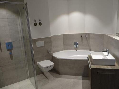 18. April 2018 Hockenheim, 4 Zimmer 90-100m_ innen000 - Neuwertig mit Kühloption Eckterrasse in KfW 55 Effizienz