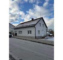 Freistehendes Einfamilienhaus mit Garten, Garage & Wohlfühlambiente - Schöllnach