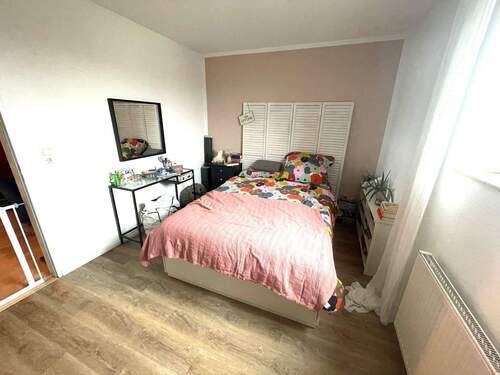 schlafzimmer.jpg - 2 Zimmer Etagenwohnung in Köln