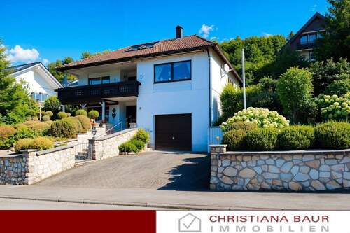 Hausansicht - TRAUMHAUS MIT TRAUMBLICK: EFH in Albstadt-Laufen