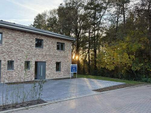 Außenansicht - 4 Zimmer Doppelhaushälfte zur Miete in Uetersen