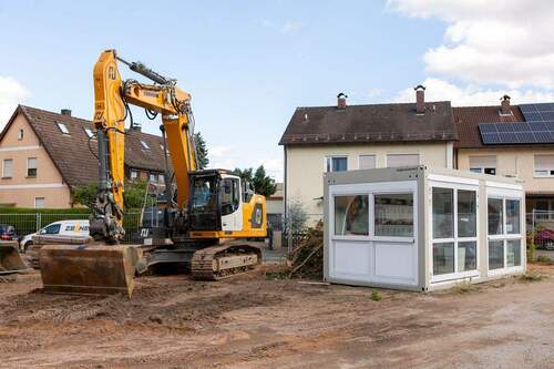 Infopoint vor Ort.jpg - 