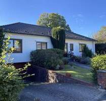 Von Privat. Einzelhaus auf einem Sahnestück von Grundstück in Norderstedt Garstedt.