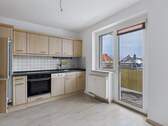 Küche mit Zugang Balkon - 2 Zimmer Etagenwohnung in Dresden