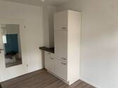 Moderne Küche mit Schrank - 