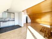 Wohnzimmer mit Küche - 3 Zimmer Etagenwohnung zum Kaufen in Sulzbach (Taunus)