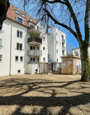 Hauseingang - 2 Zimmer Etagenwohnung in Dresden