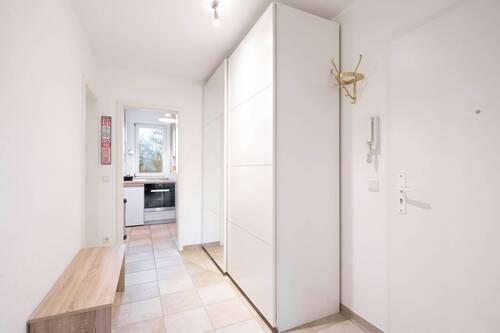 heller Flur - 2 Zimmer Etagenwohnung zum Kaufen in Markt Schwaben