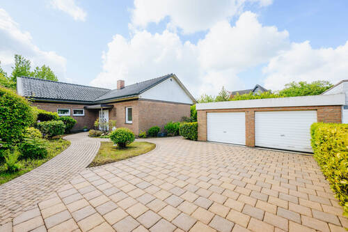 Vorhof - 5 Zimmer Bungalow zum Kaufen in Bielefeld / Senne