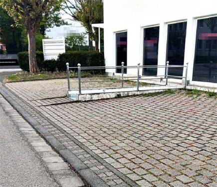 Zugang zur Tiefgarage - Halle zur Miete in Wiesbaden