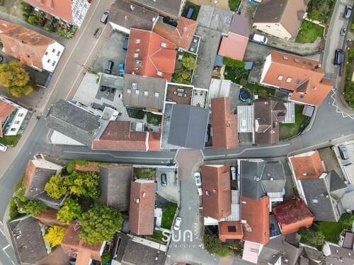Luftansicht - 9 Zimmer Mehrfamilienhaus, Wohnhaus zum Kaufen in Kahl am Main