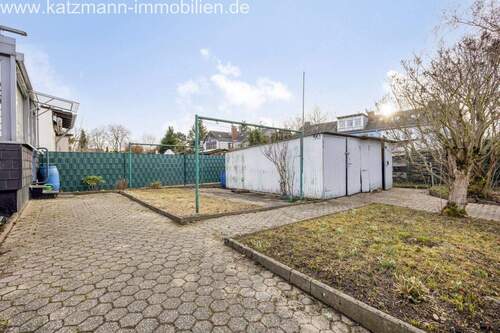 Garage und Abstellraum - 7 Zimmer Einfamilienhaus zum Kaufen in Bonn