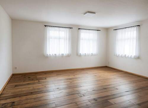 Wohnen OG Beispiel 2 - (KI generiert) - 