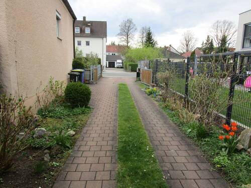 Zufahrt - 3 Zimmer Etagenwohnung in Nürnberg