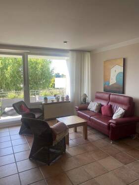 Wohnzimmer - Lichtdurchflutete 3-Zimmer-Wohnung mit Südbalkon und Weitblick - in Troisdorf-Eschmar