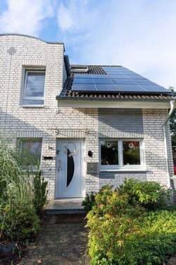 Bild 1 - Gepflegtes Einfamilienhaus mit Sauna, Whirlpool, Photovoltaik und Sommergarten in Langenfeld