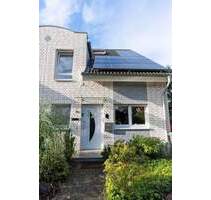 Gepflegtes Einfamilienhaus mit Sauna, Whirlpool, Photovoltaik und Sommergarten in Langenfeld - Langenfeld (Rheinland) Berghausen