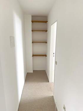 Flur mit Abstellbereich - 