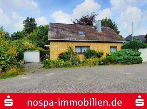 Ansicht von der Straße - Für kreative Köpfe: Verwirklichen Sie Ihren Traum vom Eigenheim mit Potential auf großem Grundstück!