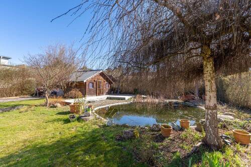 Teich und Saunahäuschen - 