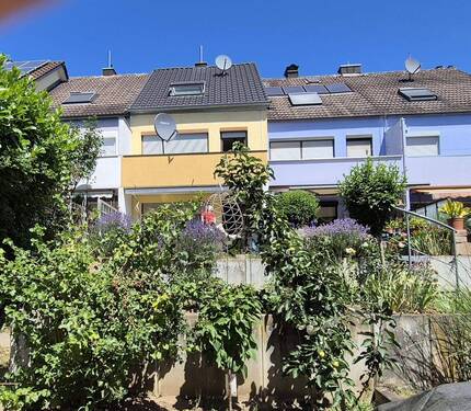 Freundlicher Gartenbereich - 4 Zimmer Reihenmittelhaus in Estenfeld
