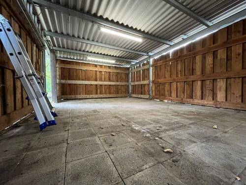 geräumiger Carport - 