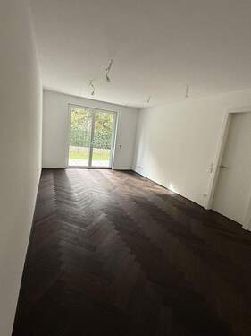 Wohn/Esszimmer - 2 Zimmer Etagenwohnung zur Miete in München - Solln