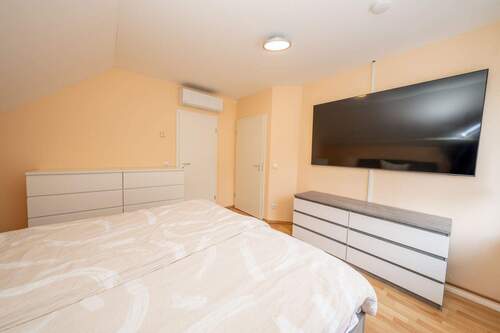 Schlafzimmer 2 OG - 