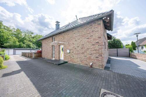 Hausansicht - 7 Zimmer Einfamilienhaus zum Kaufen in Köln