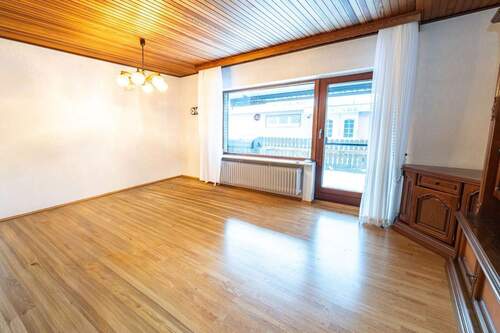 Wohnzimmer EG - 8 Zimmer Einfamilienhaus zum Kaufen in Stade