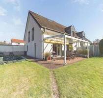 Familienfreundliche Doppelhaushälfte mit Garage und Pool in ruhiger Sackgasse in Friedrichsdorf - Gütersloh