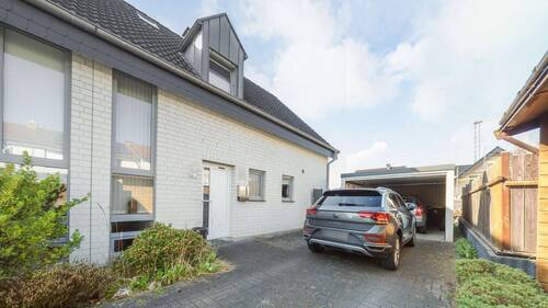 Außen - Einfahrt und Hauseingang - 4 Zimmer Doppelhaushälfte zum Kaufen in Gütersloh