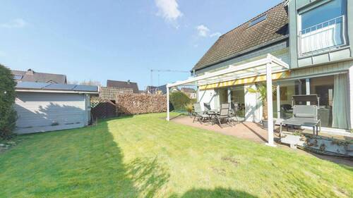 Außen - Gartenhaus mit Balkonkraftwerk - 4 Zimmer Doppelhaushälfte in Gütersloh