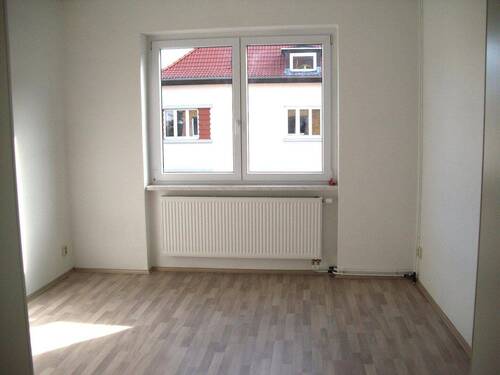 Wohnzimmer - Nichtraucher-Wohnung! sonnige 2,5 Raum mit Wanne 2. OG - keine WG