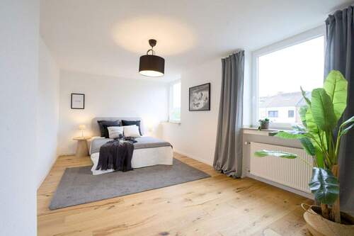 Schlafzimmer (Originalfoto) - Direkt einzugsbereit - Reihenhaus, großer Garten, Garage in Langenfeld Richrath