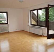 Zentral gelegene, sonnige 3-Zimmer-DG-Wohnung mit EBK und Loggia - kaum Schrägen - Erlangen Innenstadt