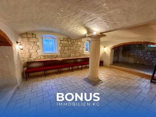 Hauptraum - 120 m² Souterrainfläche mit großem Außenbereich - ideal für Gastro, Praxis oder stilles Gewerbe