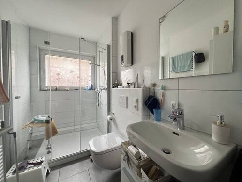 Bad EG rechts - Mehrfamilienhaus, Wohnhaus in Linnich